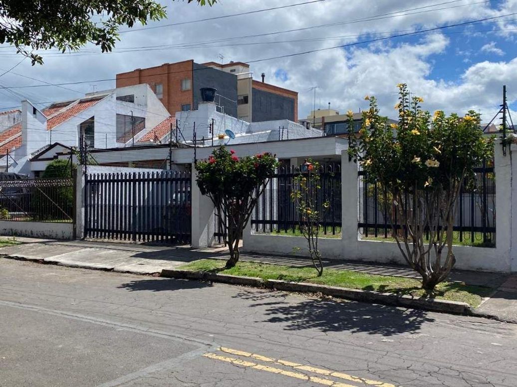 Casa de 4 alcobas en venta en Los Cedros, Bogotá, 405 m² · foto 2 de 20