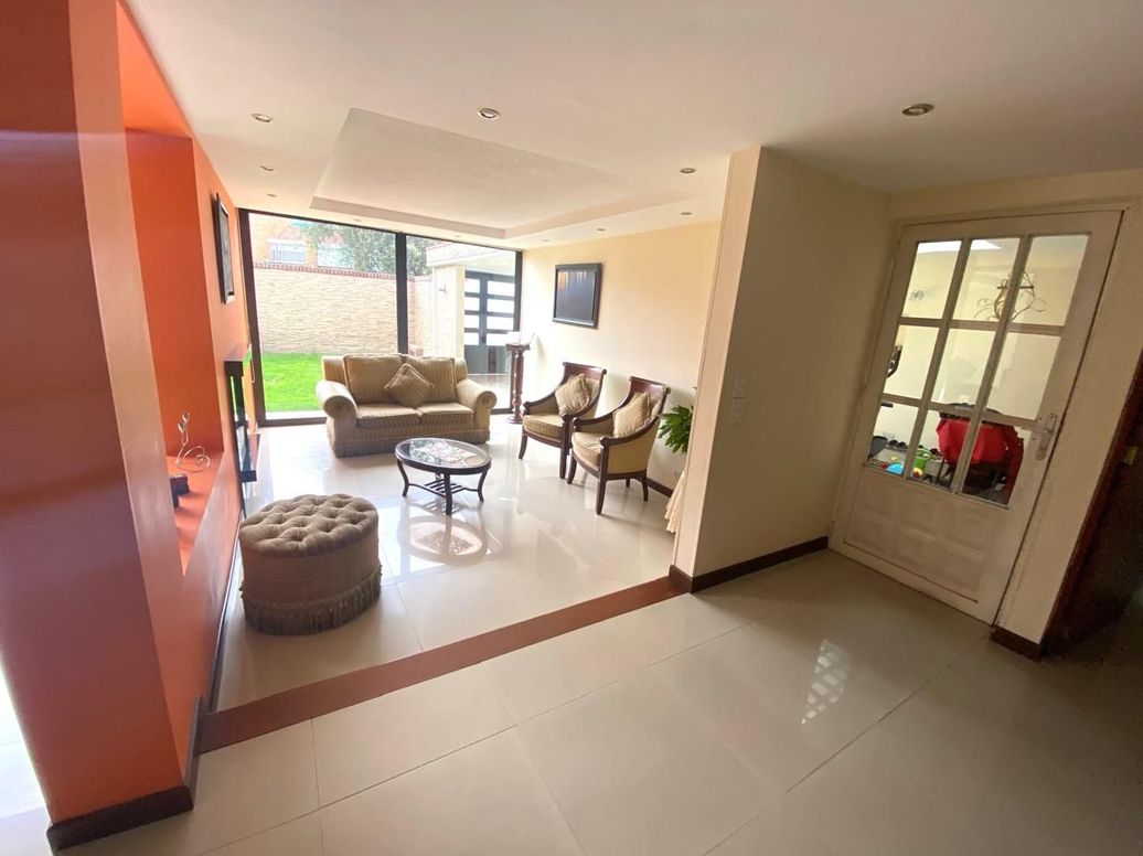Casa de 4 alcobas en venta en Niza Suba, Bogotá, 305 m² · foto 2 de 20