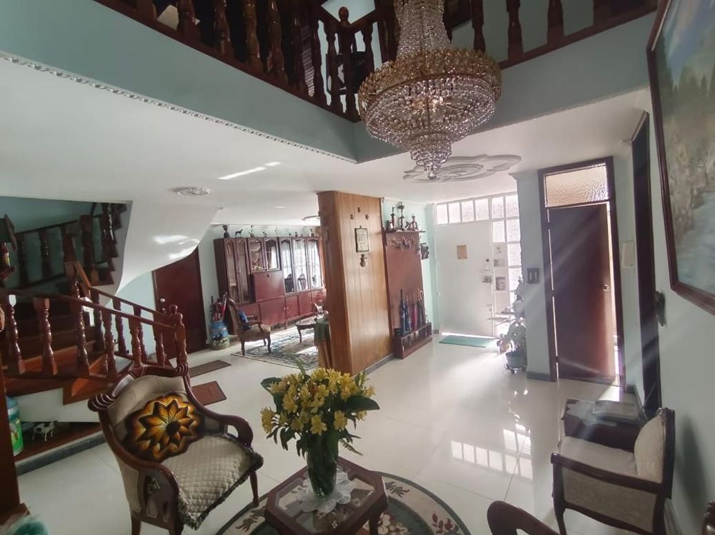 Casa de 4 alcobas en venta en Las Villas, Bogotá, 378 m² · foto 3 de 20