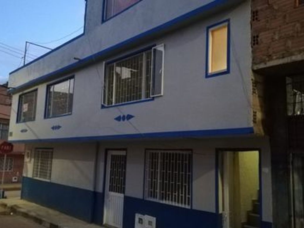 Casa de 6 alcobas en venta en Jorge Uribe Botero, Bogotá, 71 m² · foto 2 de 5