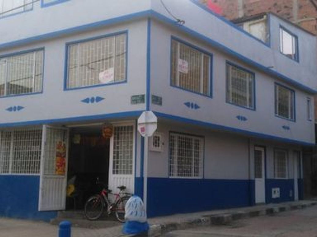 Casa de 6 alcobas en venta en Jorge Uribe Botero, Bogotá, 71 m² · foto 4 de 5