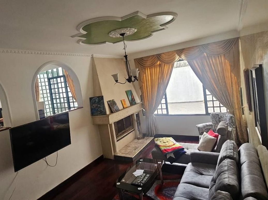 Casa de 3 alcobas en venta en Santa Barbara Central, Bogotá, 240 m² · foto 4 de 20
