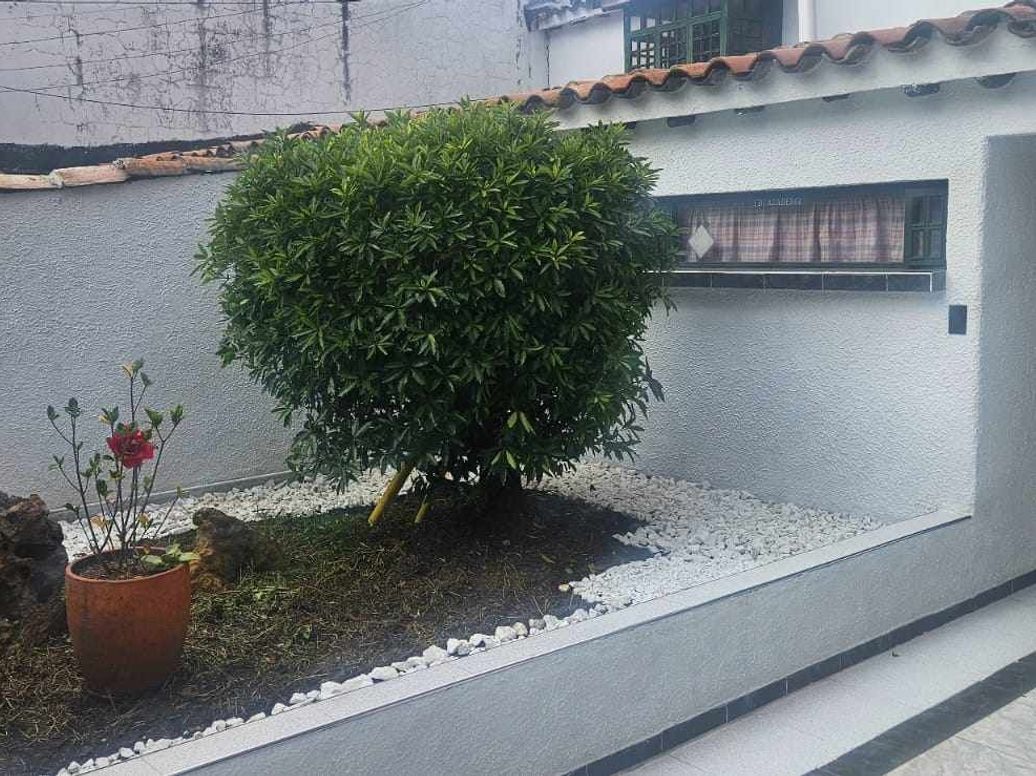 Casa de 3 alcobas en venta en Santa Barbara Central, Bogotá, 240 m² · foto 3 de 20