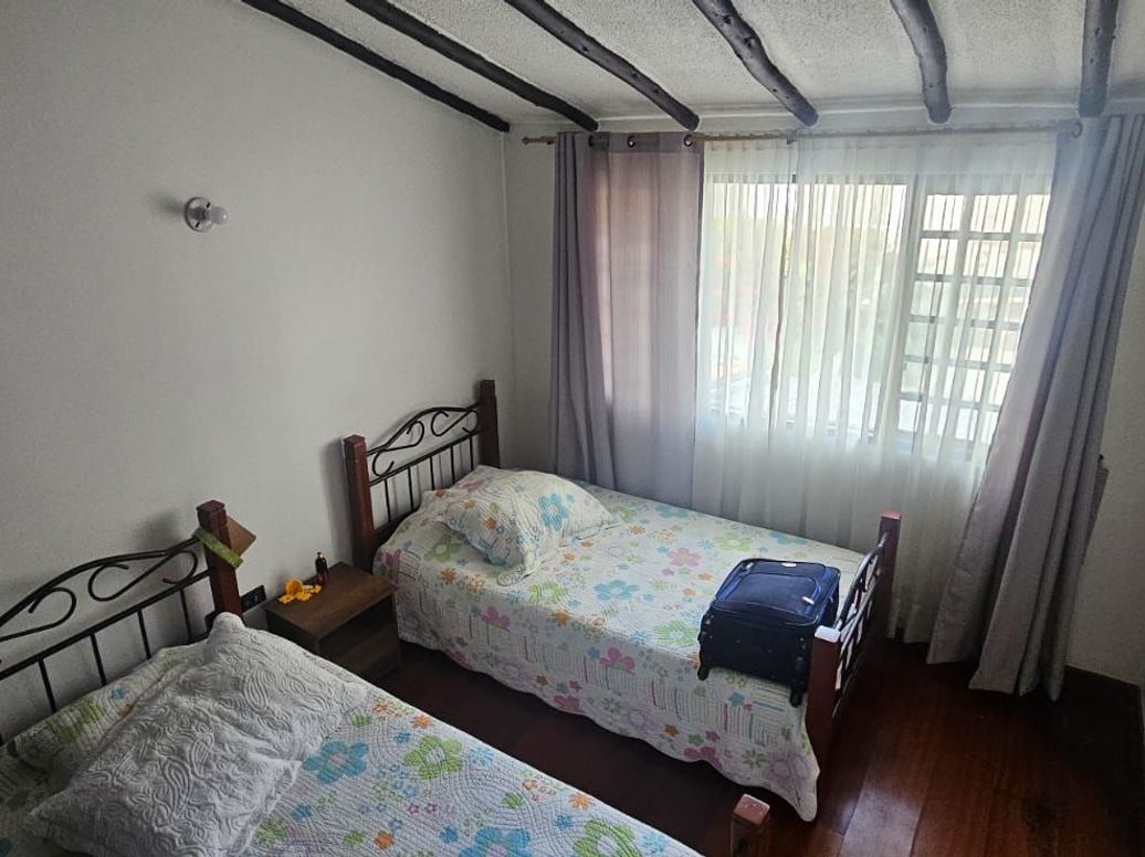 Casa de 3 alcobas en venta en Santa Barbara Central, Bogotá, 240 m² · foto 12 de 20