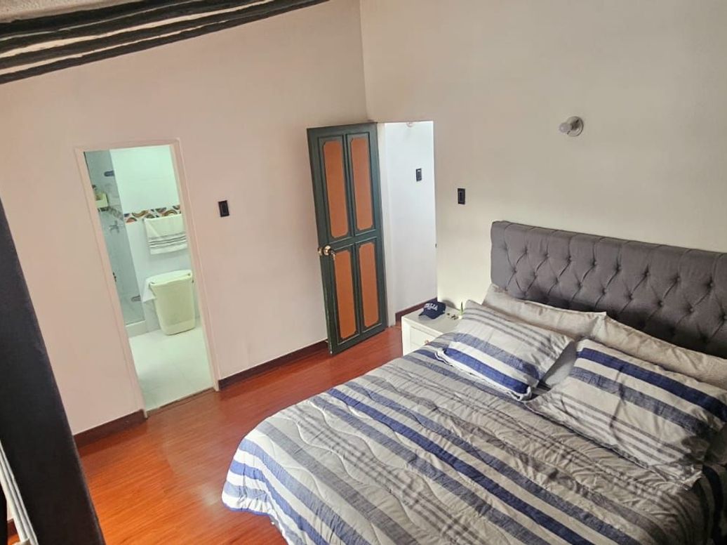 Casa de 3 alcobas en venta en Santa Barbara Central, Bogotá, 240 m² · foto 15 de 20