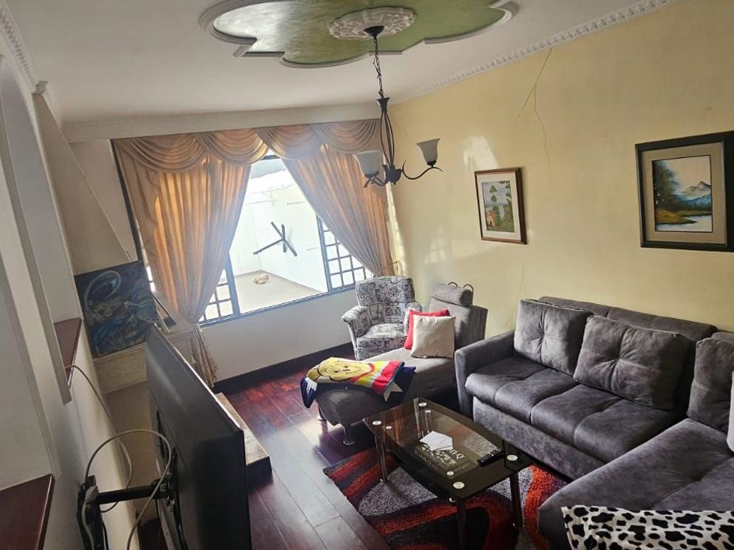 Casa de 3 alcobas en venta en Santa Barbara Central, Bogotá, 240 m² · foto 6 de 20