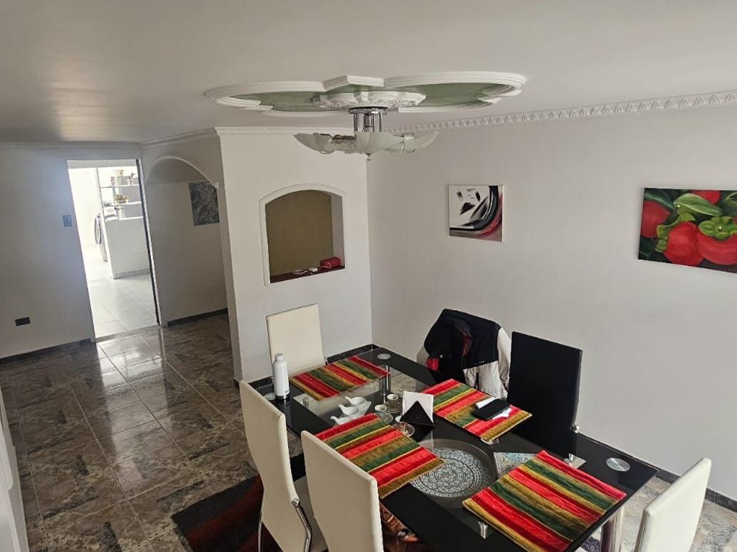 Casa de 3 alcobas en venta en Santa Barbara Central, Bogotá, 240 m² · foto 5 de 20