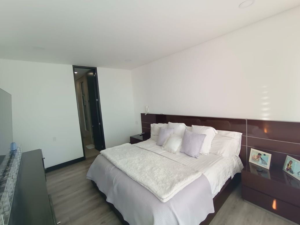 Apartamento de 3 alcobas en venta en Ub. Delicias Del Carmen, Bogotá, 177 m² · foto 3 de 20