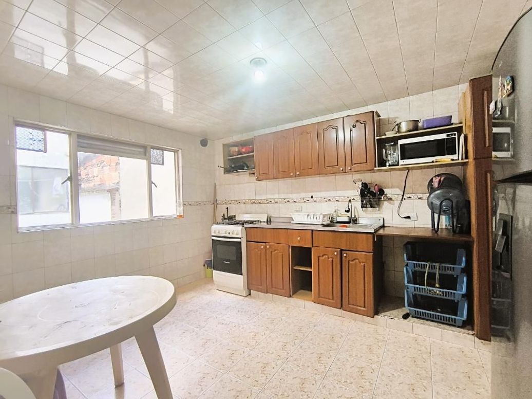 Casa de 6 alcobas en venta en Autopista Muzu, Bogotá, 291 m² · foto 12 de 20