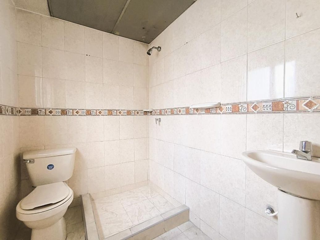 Casa de 6 alcobas en venta en Autopista Muzu, Bogotá, 291 m² · foto 19 de 20