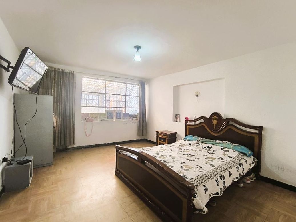 Casa de 6 alcobas en venta en Autopista Muzu, Bogotá, 291 m² · foto 8 de 20