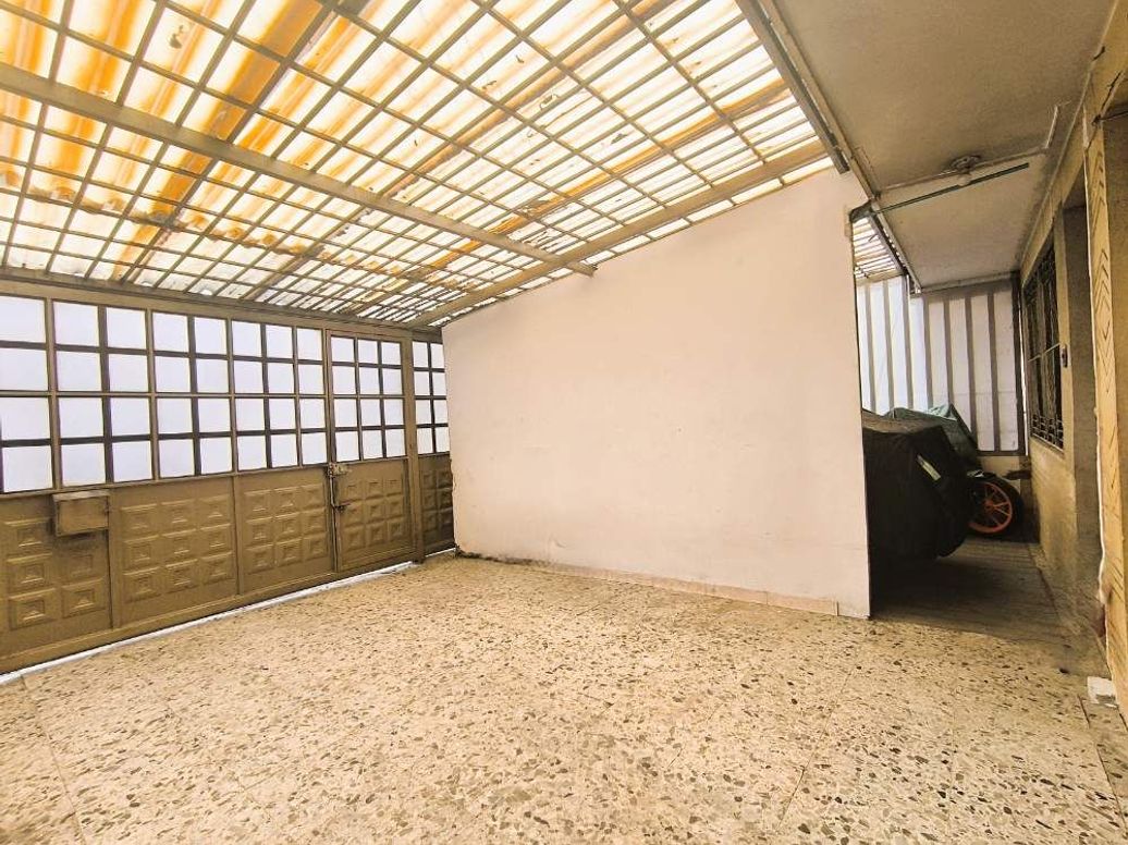 Casa de 6 alcobas en venta en Autopista Muzu, Bogotá, 291 m² · foto 2 de 20