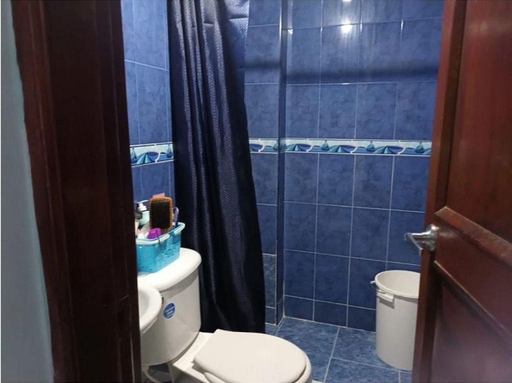 Casa de 6 alcobas en venta en Santa Cecilia, Bogotá, 280 m² · foto 2 de 4
