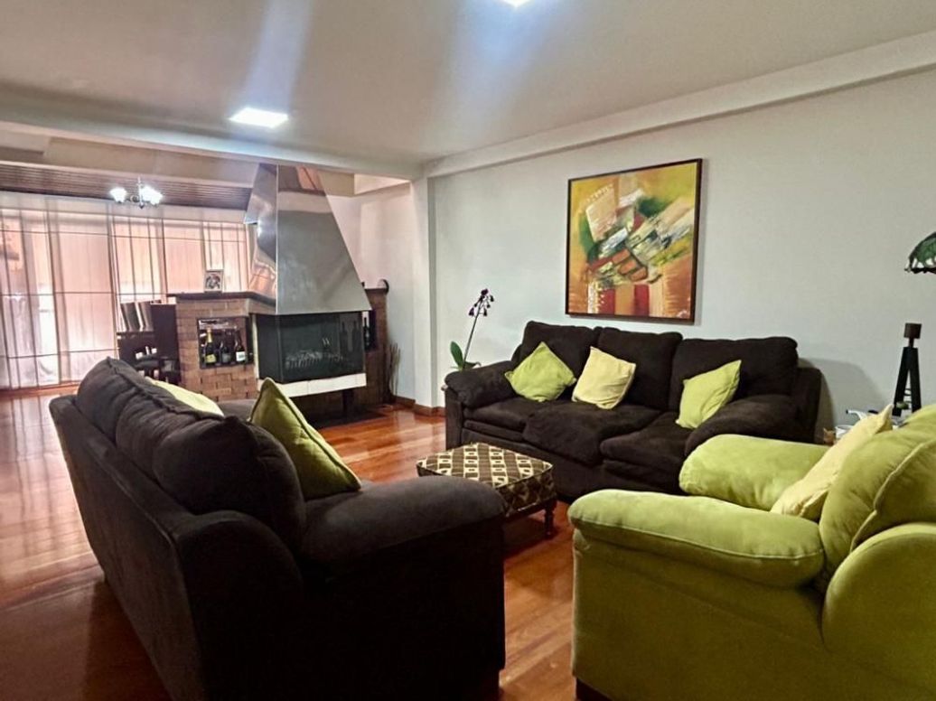 Casa de 6 alcobas en venta en Campin Occidental, Bogotá, 480 m² · foto 3 de 20