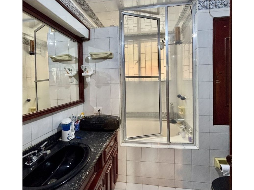 Apartamento de 3 alcobas en venta en El Refugio, Bogotá, 180 m² · foto 15 de 16