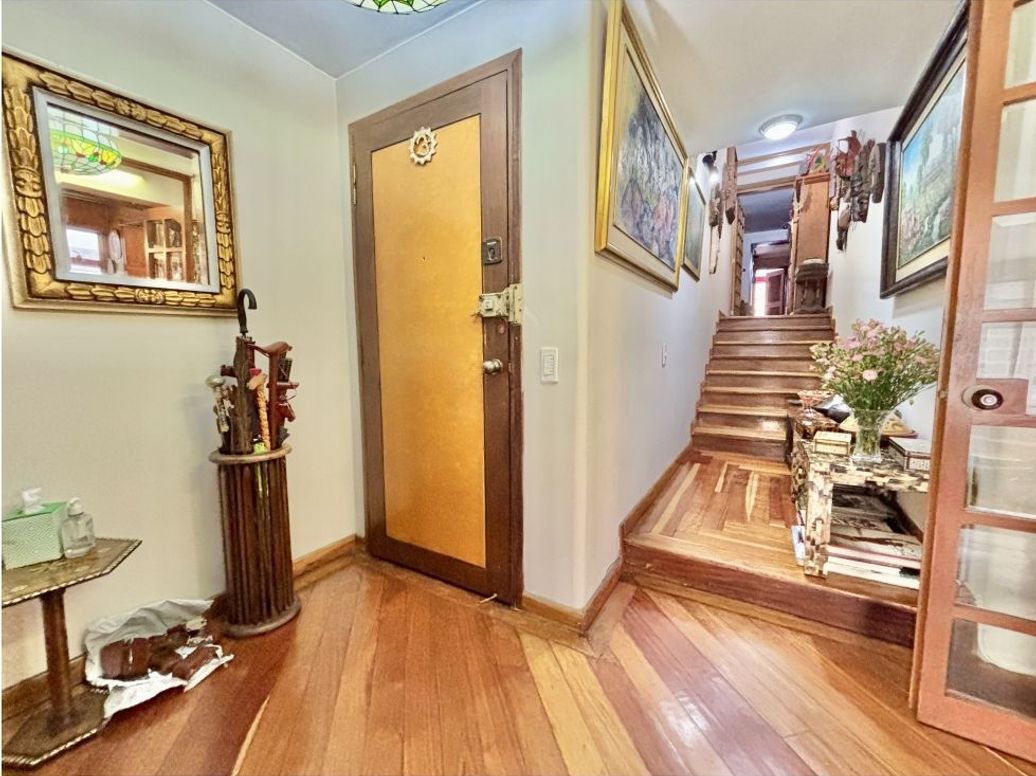 Apartamento de 3 alcobas en venta en El Refugio, Bogotá, 180 m² · foto 3 de 16
