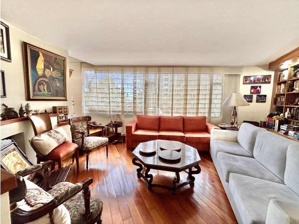 Apartamento de 3 alcobas en venta en El Refugio, Bogotá, 180 m² · foto 2 de 16