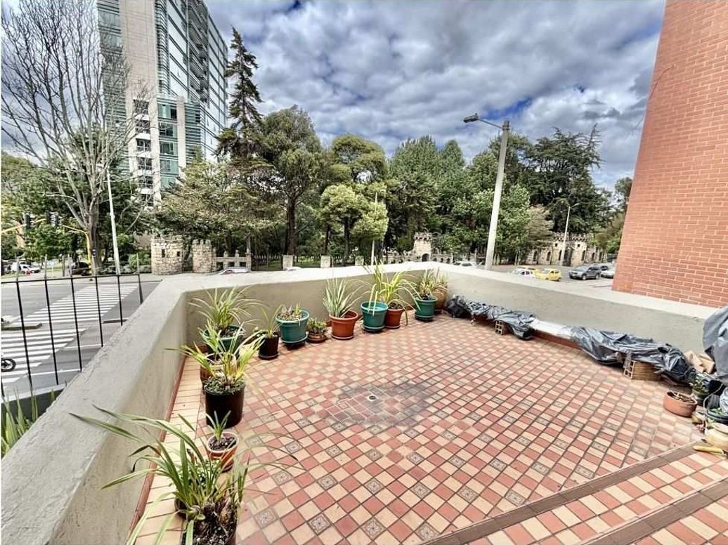 Apartamento de 3 alcobas en venta en El Refugio, Bogotá, 180 m² · foto 5 de 16