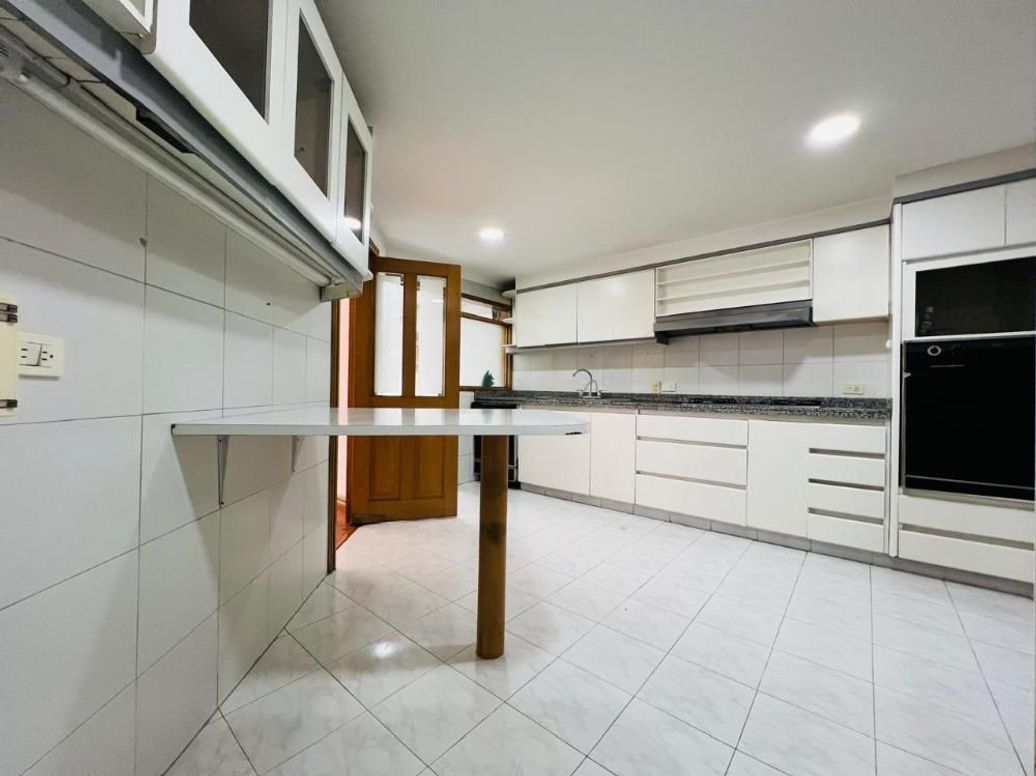 Apartamento de 5 alcobas en venta en Bellavista, Bogotá, 196 m² · foto 11 de 20