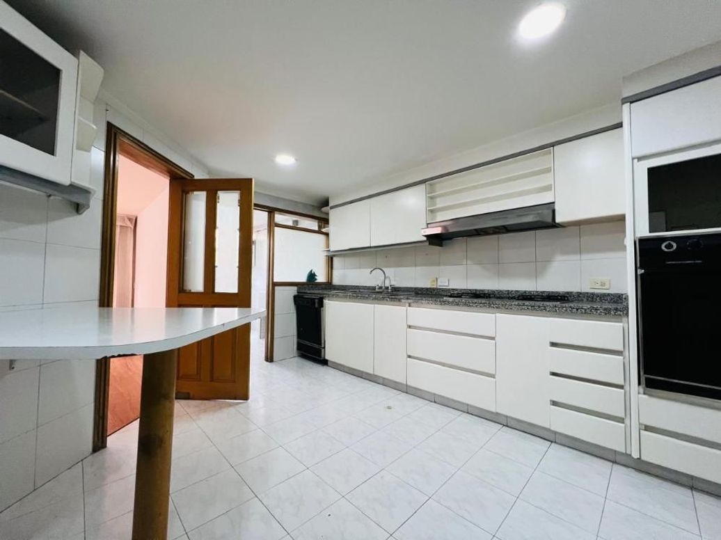 Apartamento de 5 alcobas en venta en Bellavista, Bogotá, 196 m² · foto 12 de 20