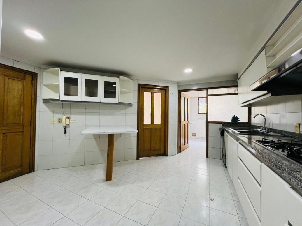 Apartamento de 5 alcobas en venta en Bellavista, Bogotá, 196 m² · foto 10 de 20