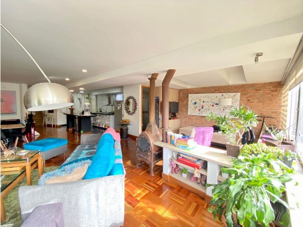 Apartamento de 2 alcobas en venta en El Refugio, Bogotá, 147 m² · foto 2 de 20