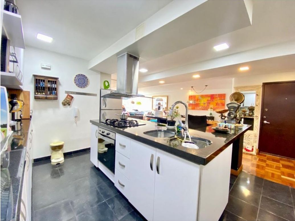 Apartamento de 2 alcobas en venta en El Refugio, Bogotá, 147 m² · foto 10 de 20