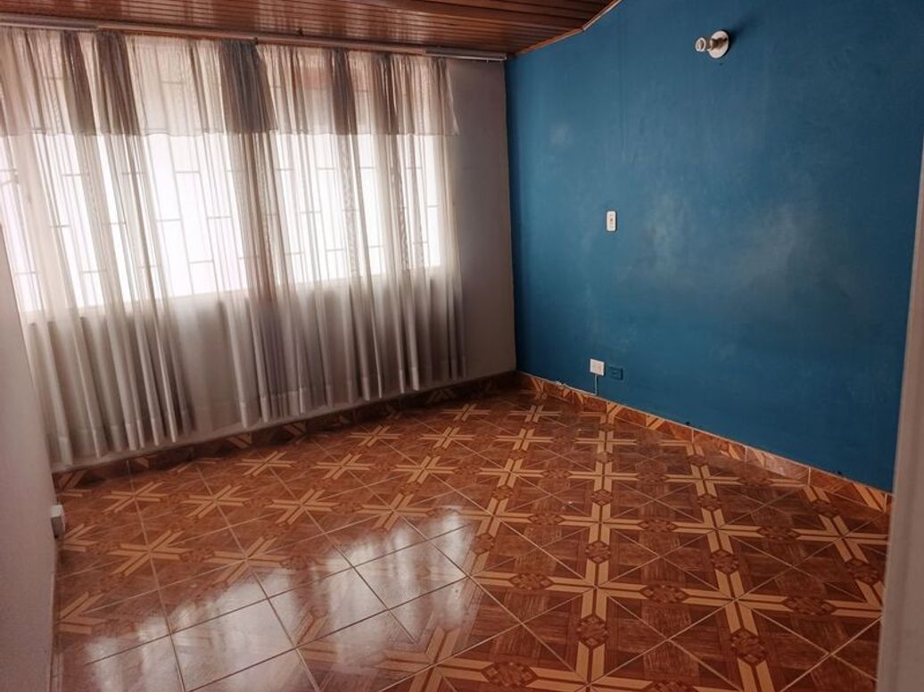 Casa de 3 alcobas en venta en Quinta Paredes, Bogotá, 230 m² · foto 12 de 16