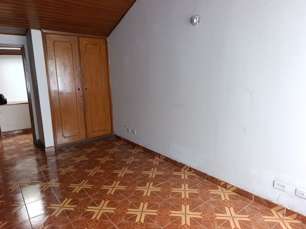 Casa de 3 alcobas en venta en Quinta Paredes, Bogotá, 230 m² · foto 11 de 16