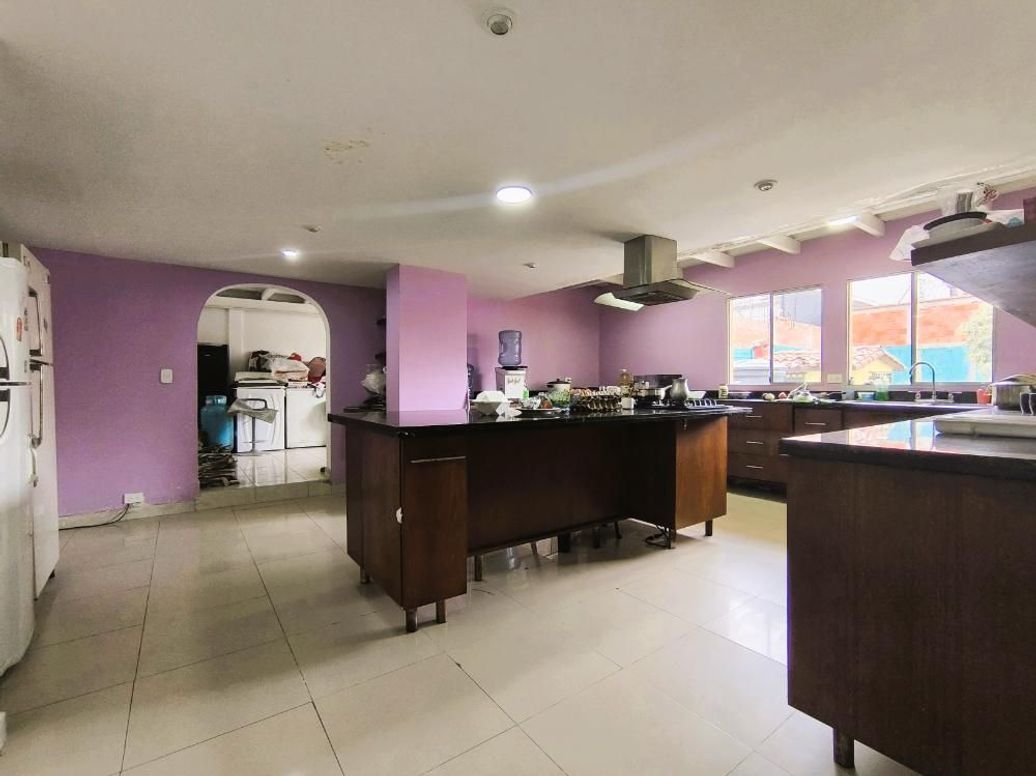 Casa de 5 alcobas en venta en San José De Bavaria, Bogotá, 500 m² · foto 2 de 14