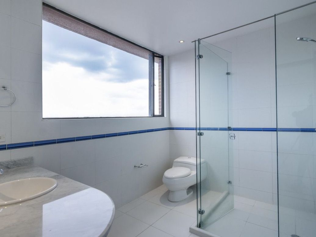 Apartamento de 5 alcobas en venta en Santa Barbara Oriental, Bogotá, 454 m² · foto 15 de 20