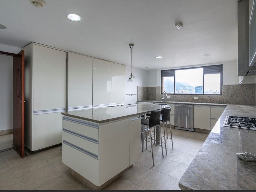 Apartamento de 5 alcobas en venta en Santa Barbara Oriental, Bogotá, 454 m² · foto 7 de 20