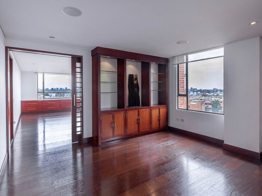 Apartamento de 5 alcobas en venta en Santa Barbara Oriental, Bogotá, 454 m² · foto 3 de 20