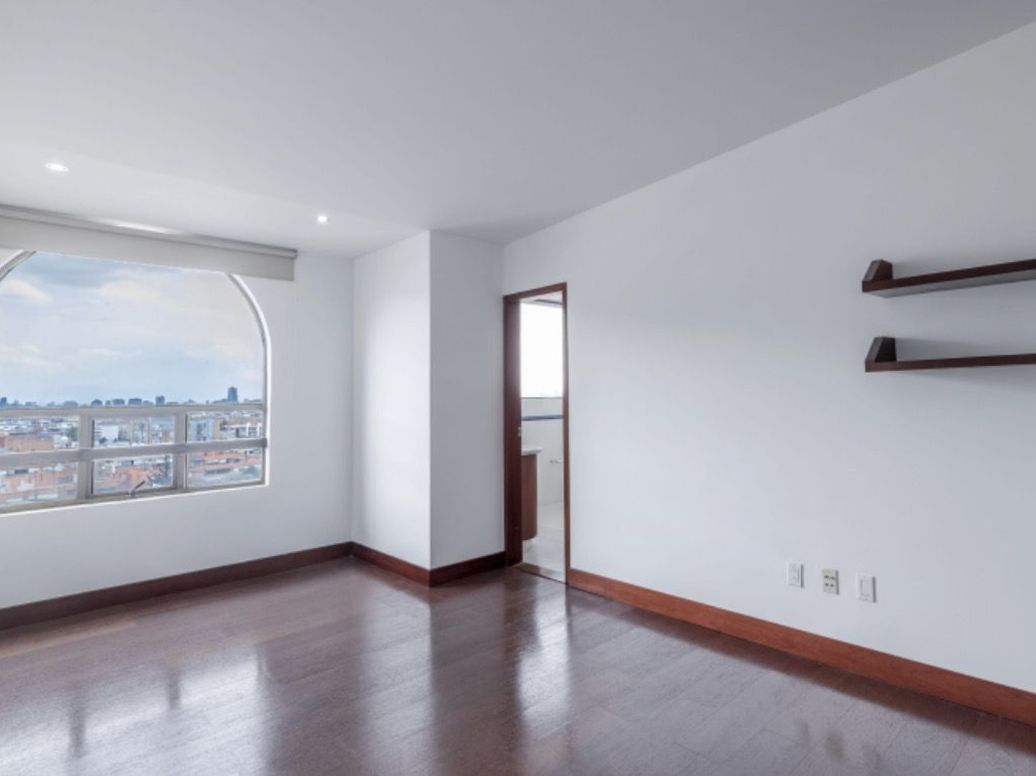 Apartamento de 5 alcobas en venta en Santa Barbara Oriental, Bogotá, 454 m² · foto 18 de 20
