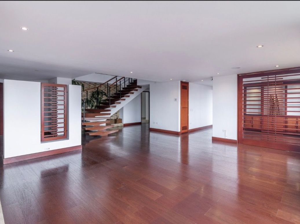 Apartamento de 5 alcobas en venta en Santa Barbara Oriental, Bogotá, 454 m² · foto 2 de 20