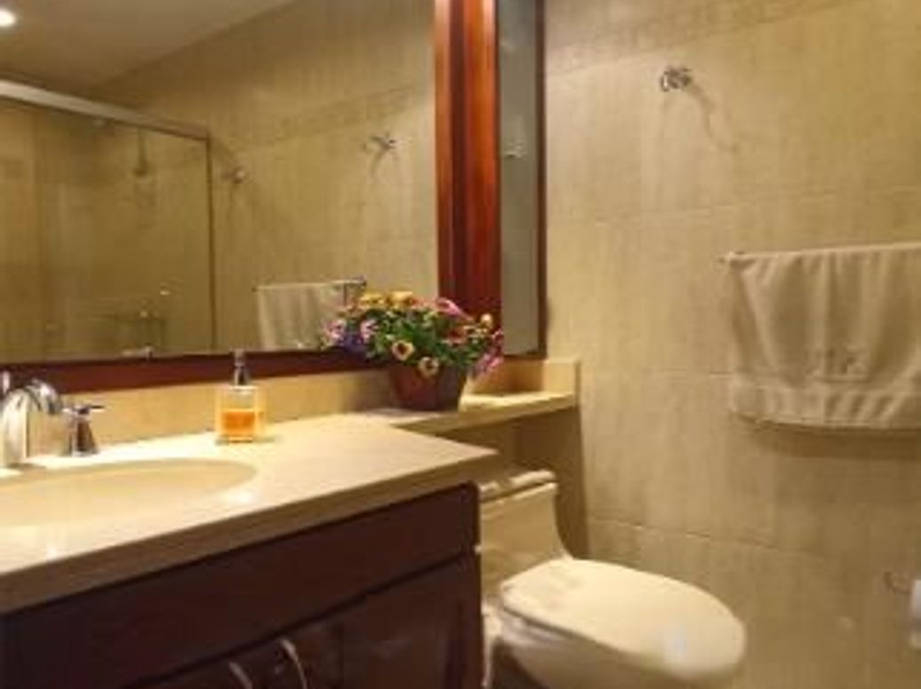 Apartamento de 3 alcobas en venta en Los Rosales, Bogotá, 257 m² · foto 11 de 17