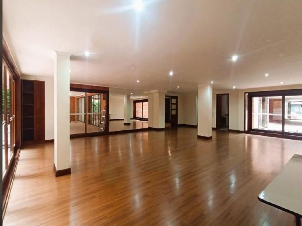 Apartamento de 3 alcobas en venta en Los Rosales, Bogotá, 257 m² · foto 14 de 17