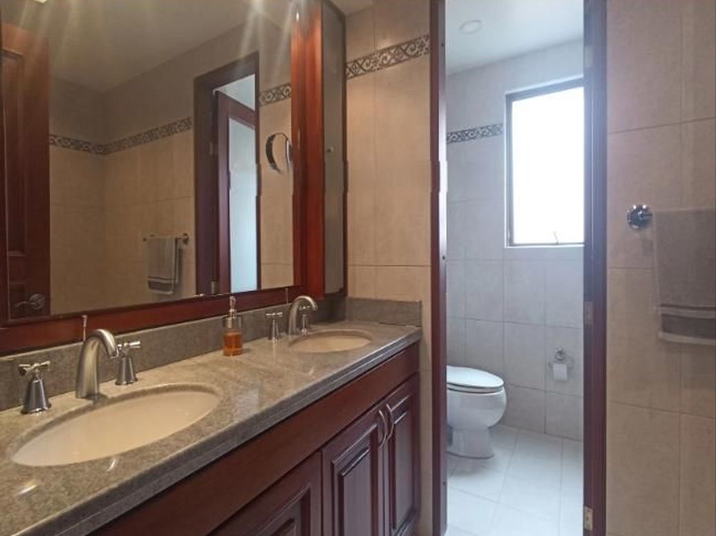 Apartamento de 3 alcobas en venta en Los Rosales, Bogotá, 257 m² · foto 12 de 17