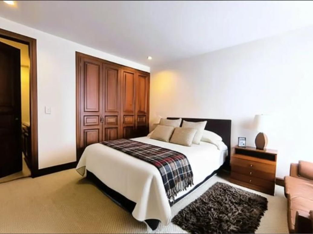 Apartamento de 3 alcobas en venta en Los Rosales, Bogotá, 257 m² · foto 8 de 17
