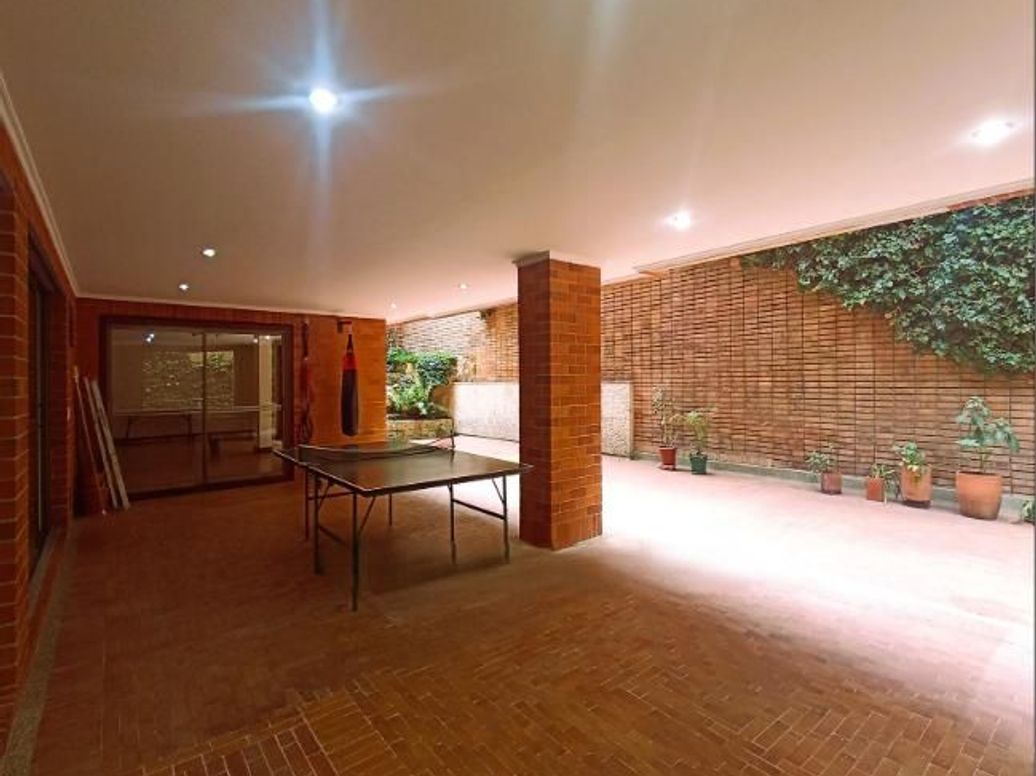 Apartamento de 3 alcobas en venta en Los Rosales, Bogotá, 257 m² · foto 15 de 17