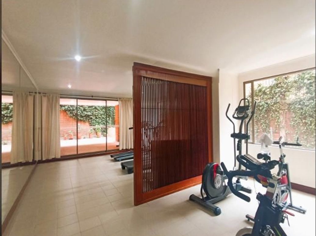 Apartamento de 3 alcobas en venta en Los Rosales, Bogotá, 257 m² · foto 16 de 17
