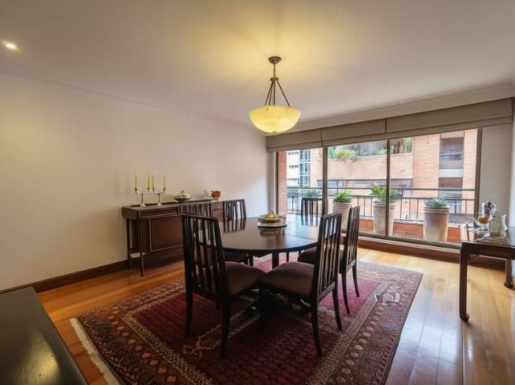 Apartamento de 3 alcobas en venta en Los Rosales, Bogotá, 257 m² · foto 4 de 17