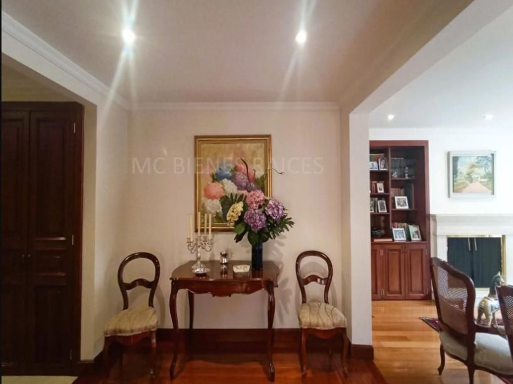 Apartamento de 3 alcobas en venta en Los Rosales, Bogotá, 257 m² · foto 5 de 17