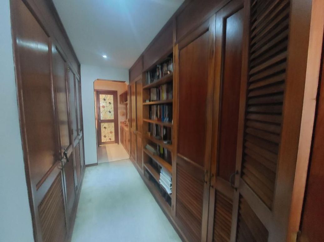 Apartamento de 3 alcobas en venta en Santa Barbara Occidental, Bogotá, 207 m² · foto 11 de 15