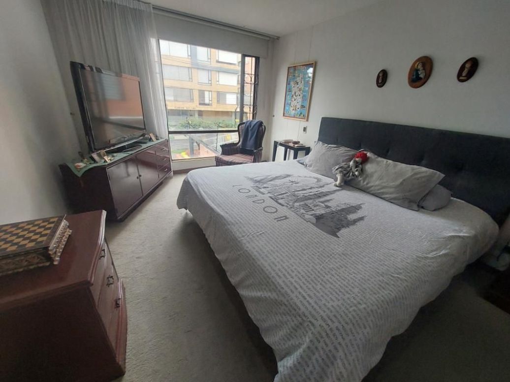 Apartamento de 3 alcobas en venta en Santa Barbara Occidental, Bogotá, 207 m² · foto 10 de 15
