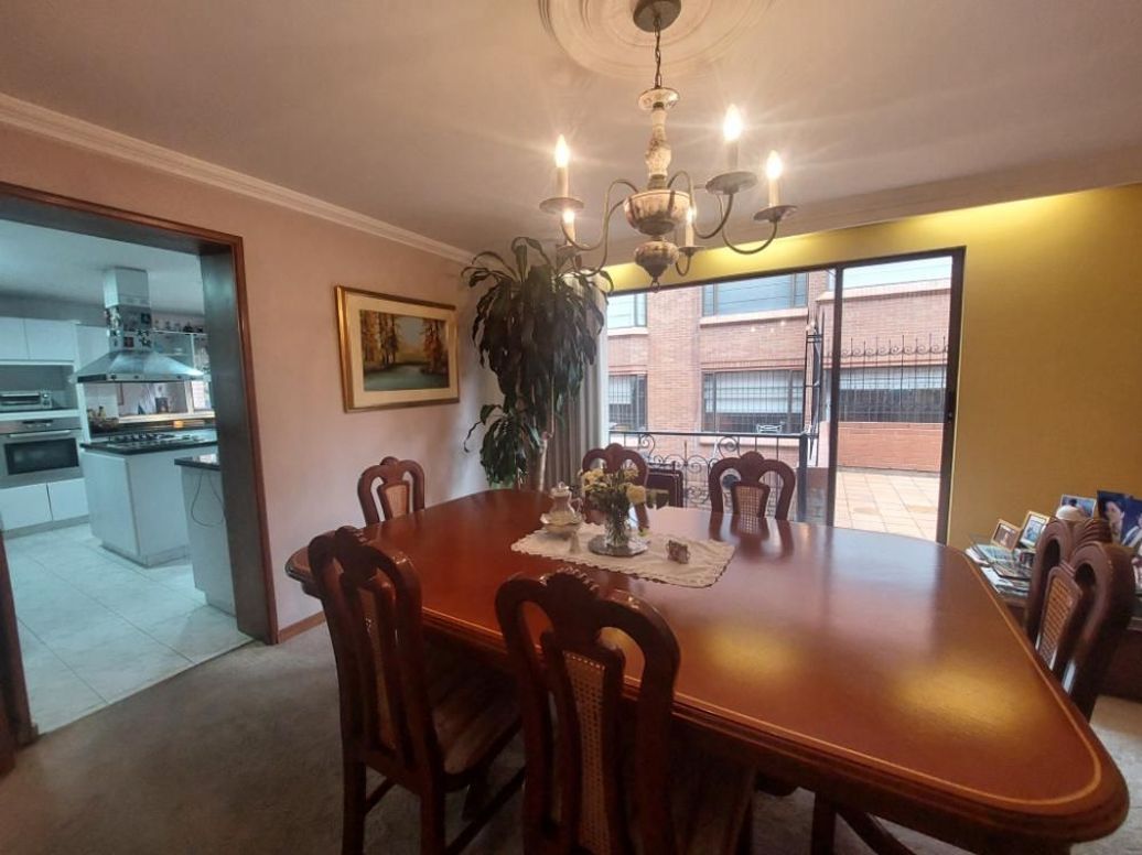 Apartamento de 3 alcobas en venta en Santa Barbara Occidental, Bogotá, 207 m² · foto 7 de 15