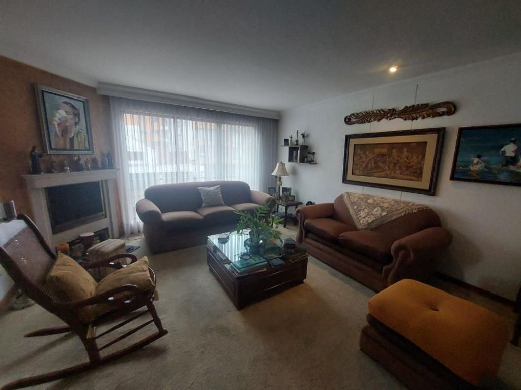 Apartamento de 3 alcobas en venta en Santa Barbara Occidental, Bogotá, 207 m² · foto 8 de 15