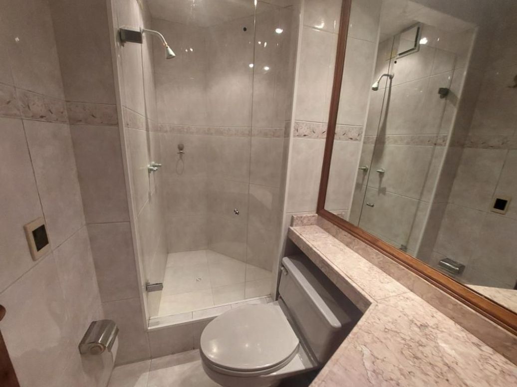 Apartamento de 3 alcobas en venta en Santa Barbara Occidental, Bogotá, 207 m² · foto 13 de 15