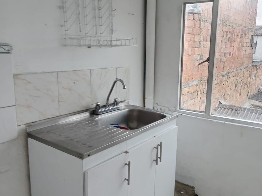 Casa de 6 alcobas en venta en Jiménez De Quesada, Bogotá, 261 m² · foto 10 de 17