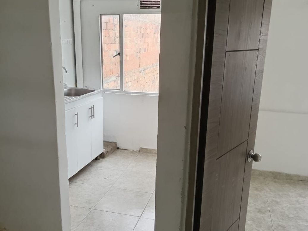 Casa de 6 alcobas en venta en Jiménez De Quesada, Bogotá, 261 m² · foto 8 de 17